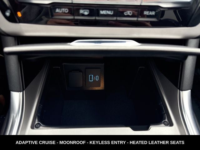 2024 Ford Explorer XLT TWIN PANEL MOONROOF