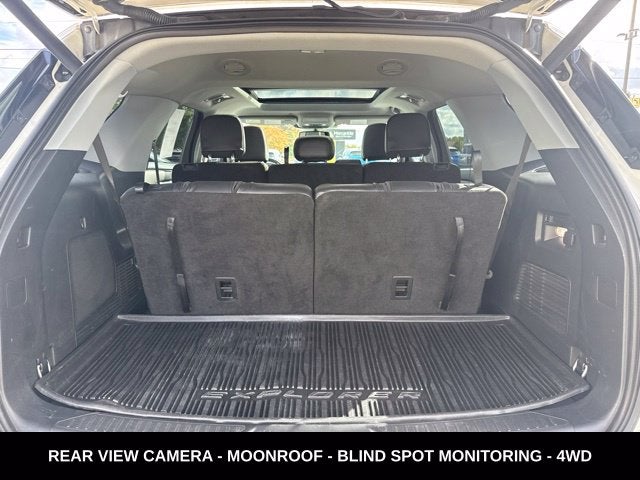 2023 Ford Explorer XLT TWIN PANEL MOONROOF