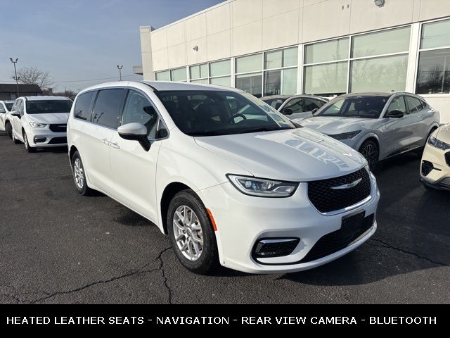2023 Chrysler Pacifica Touring L STOW N GO SEATING