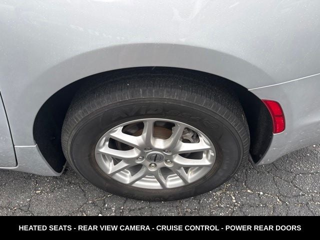 2024 Chrysler Pacifica Touring L STOW N GO SEATING