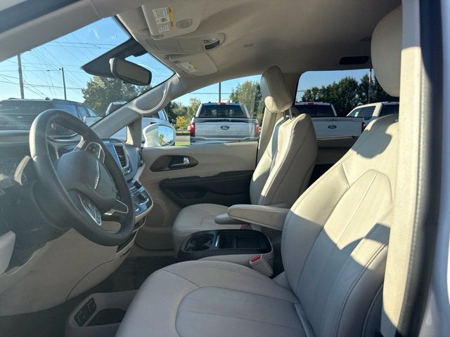 2017 Chrysler Pacifica Touring L LOCAL TRADE
