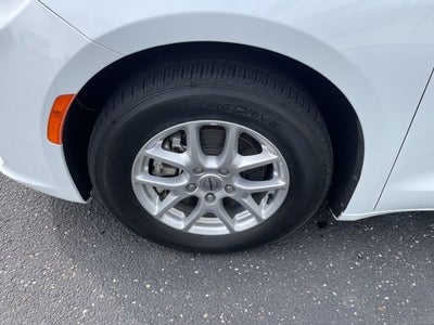 2023 Chrysler Pacifica Touring L HEATED SEATS & STEERING WHEEL