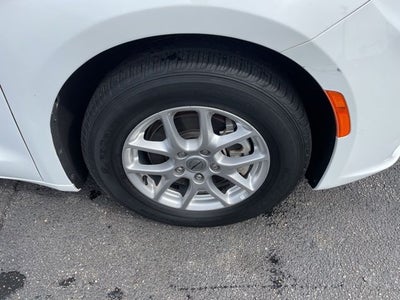 2023 Chrysler Pacifica Touring L HEATED SEATS & STEERING WHEEL