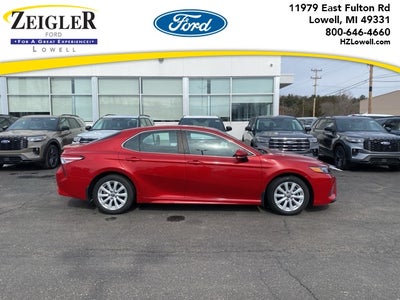 2020 Toyota Camry SE 39 MPG