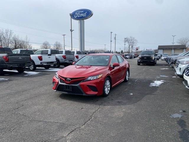 2020 Toyota Camry SE 39 MPG