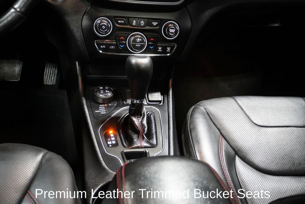 2020 Jeep Cherokee Trailhawk Navigation System & Full Sunroof