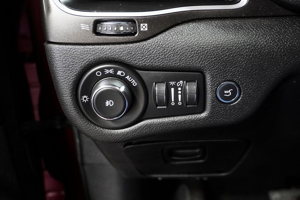 2020 Jeep Cherokee Trailhawk Navigation System & Full Sunroof