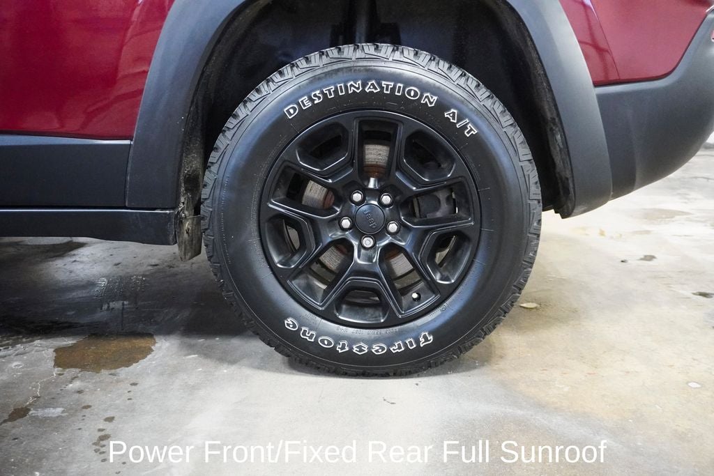 2020 Jeep Cherokee Trailhawk Navigation System & Full Sunroof