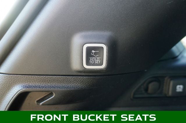 2023 Jeep Grand Cherokee Altitude ParkView Rear Back-Up Camera & Radio: Uconnect 5 w