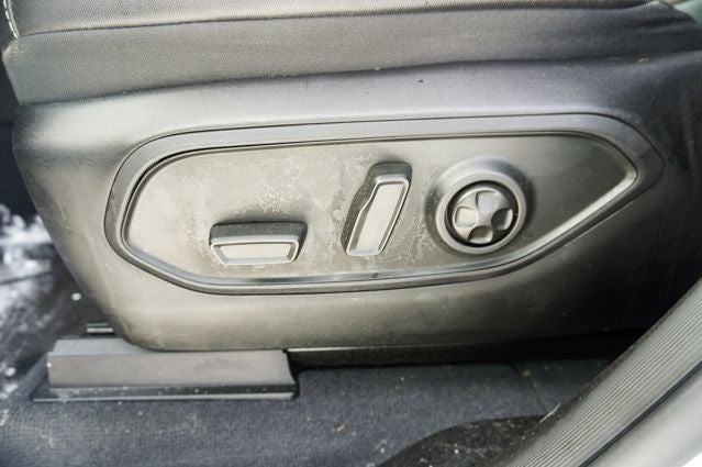 2023 Jeep Grand Cherokee Altitude X Power Sunroof & Radio: Uconnect 5 w/8.4" Display &