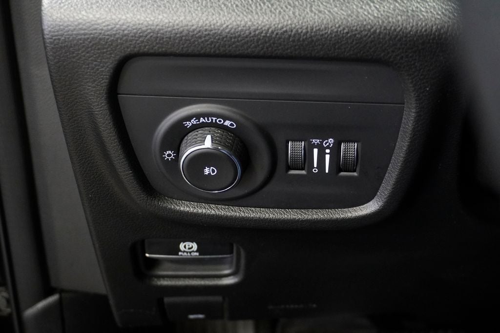 2024 Jeep Grand Cherokee Limited Navigation System & Dual-Pane Panoramic Sunroof