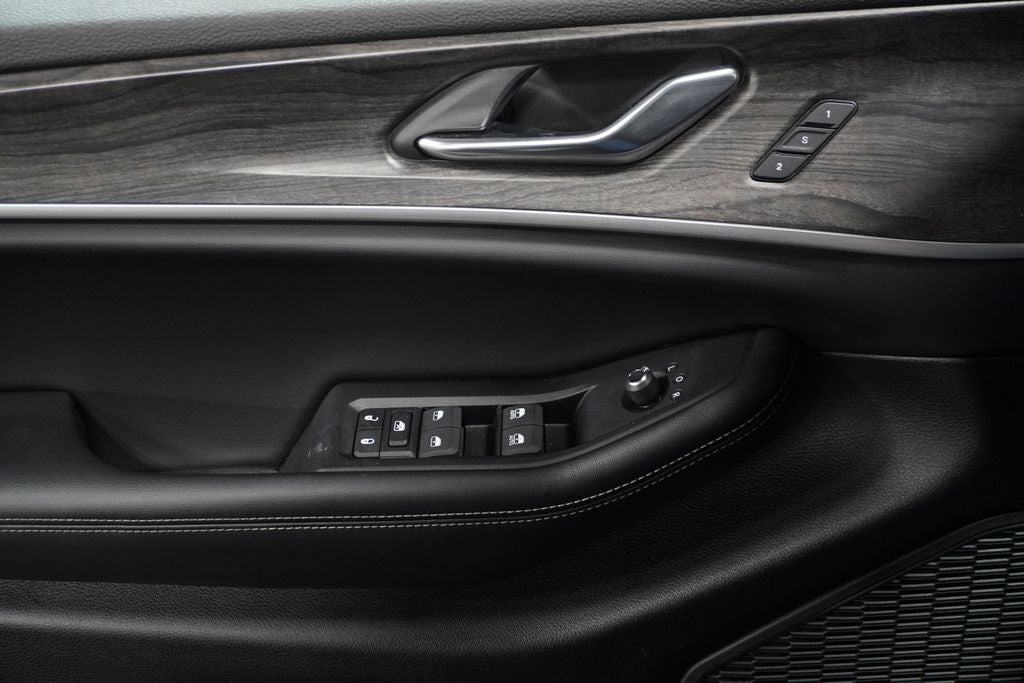 2024 Jeep Grand Cherokee Limited Navigation System & Dual-Pane Panoramic Sunroof