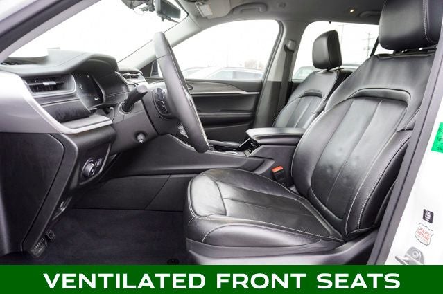 2023 Jeep Grand Cherokee Limited Blackout Package with Navigation