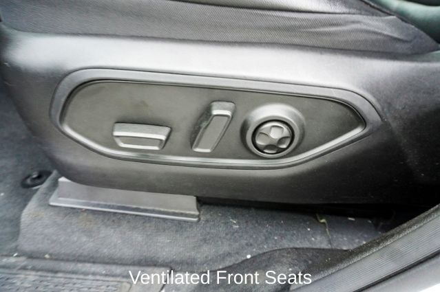 2023 Jeep Grand Cherokee Limited Blackout Package with Navigation