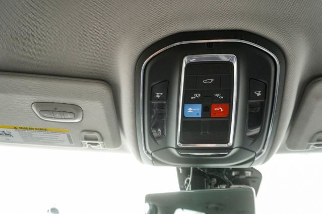 2023 Jeep Grand Cherokee Limited Blackout Package with Navigation