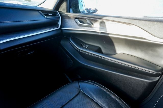 2023 Jeep Grand Cherokee Limited Blackout Package with Navigation