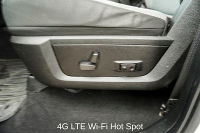 2022 RAM 1500 Classic SLT ParkView Rear Back-Up Camera & Integrated Voice Co