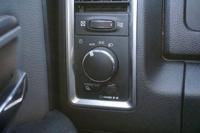 2022 RAM 1500 Classic SLT Integrated Voice Command w/Bluetooth & ParkView Re