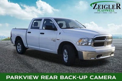 2022 RAM 1500 Classic SLT Integrated Voice Command w/Bluetooth & ParkView Re