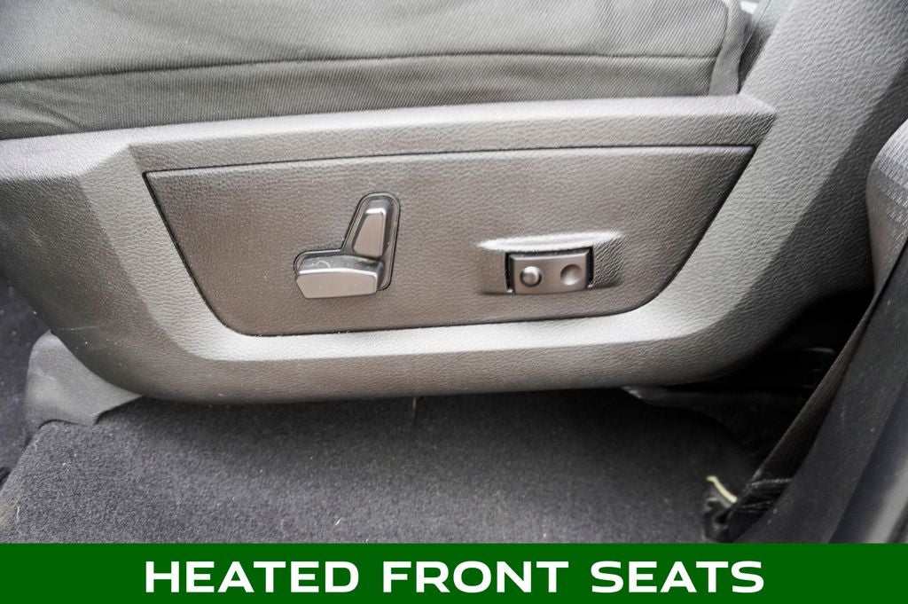 2023 RAM 1500 Classic SLT Apple CarPlay & ParkView Rear Back-Up Camera