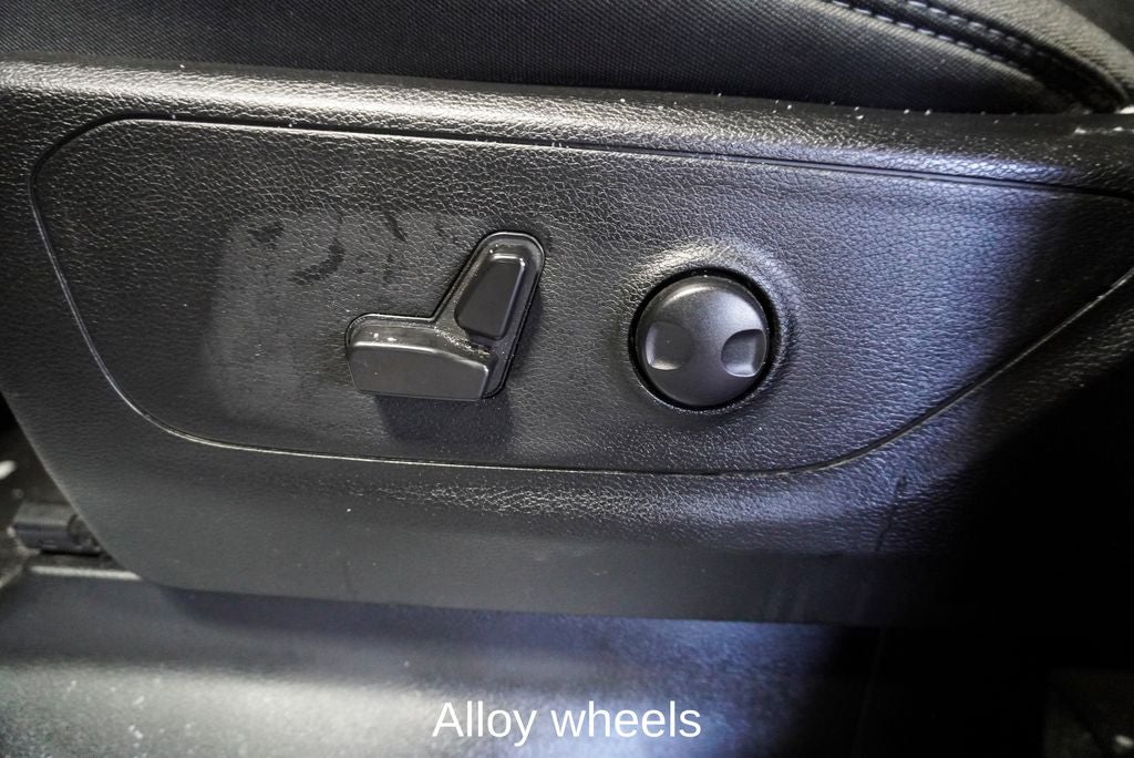 2025 RAM 1500 Big Horn/Lone Star Integrated Voice Command w/Bluetooth