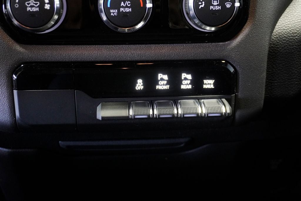 2025 RAM 1500 Big Horn/Lone Star Integrated Voice Command w/Bluetooth