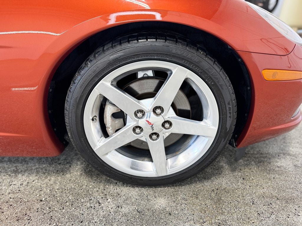 2005 Chevrolet Corvette Base ETR AM/FM Stereo w/CD/MP3/Navigation