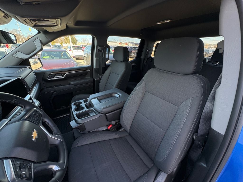 2025 Chevrolet Silverado 1500 LT Navigation System & Apple CarPlay/Android Auto