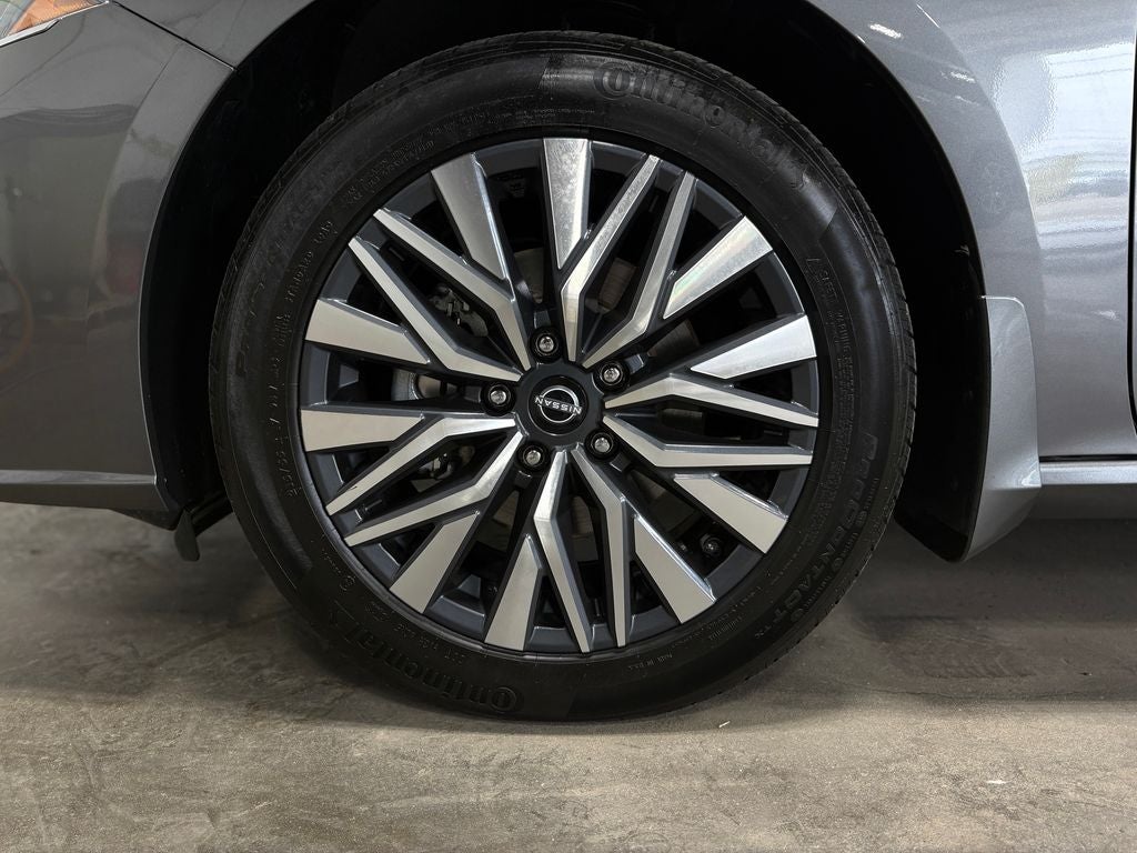 2024 Nissan Altima 2.5 SV NissanConnect featuring Apple CarPlay