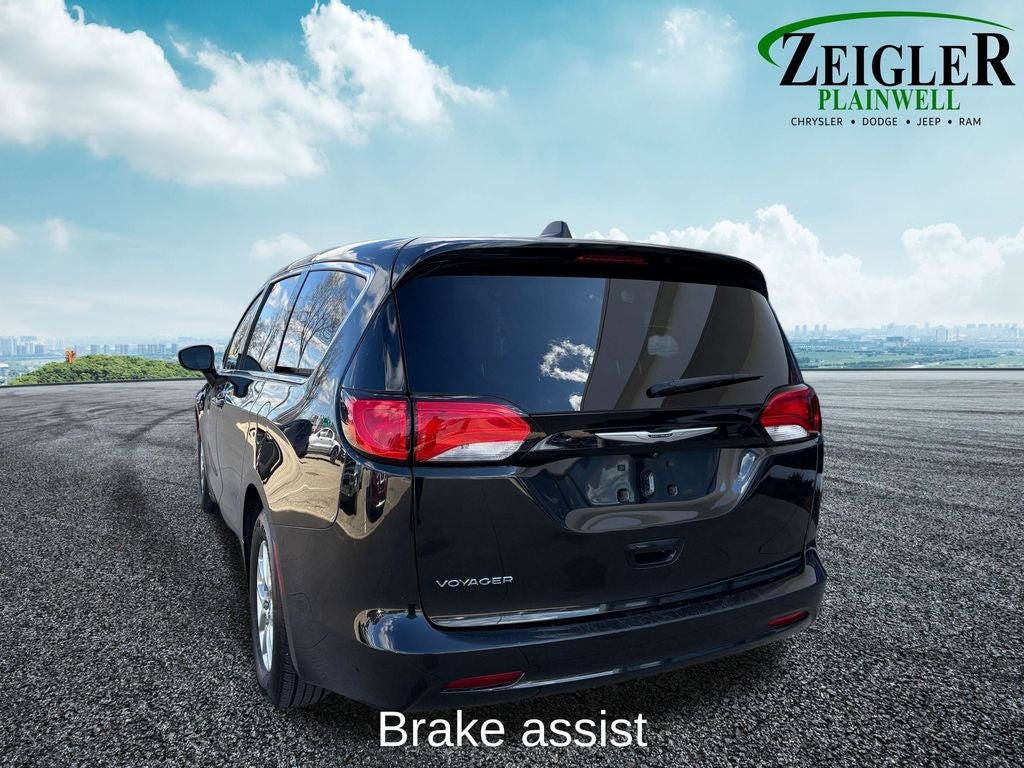 2022 Chrysler Voyager LX