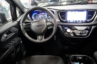 2023 Chrysler Pacifica Touring Apple CarPlay/Android Auto