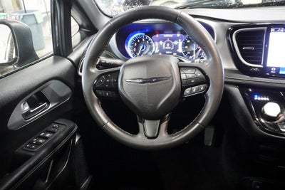 2023 Chrysler Pacifica Touring Apple CarPlay/Android Auto