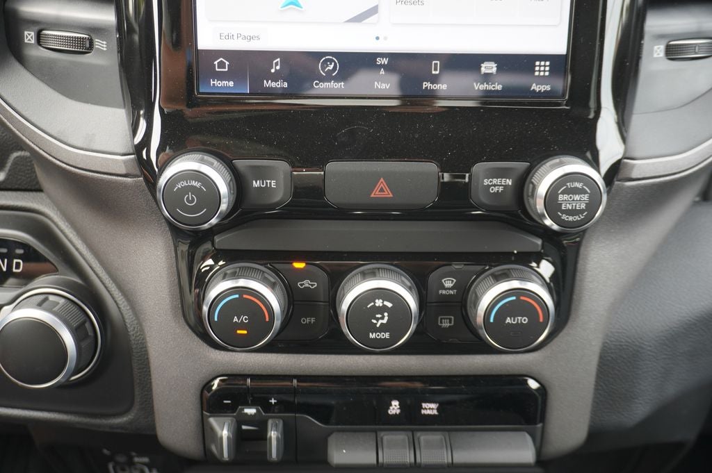 2023 RAM 3500 Tradesman Navigation System & ParkView Rear Back-Up Camera