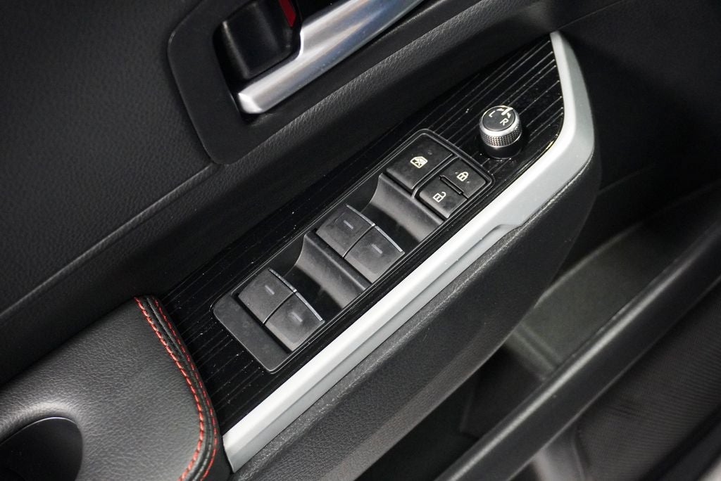 2025 Toyota Sienna XSE Power moonroof & Navigation System