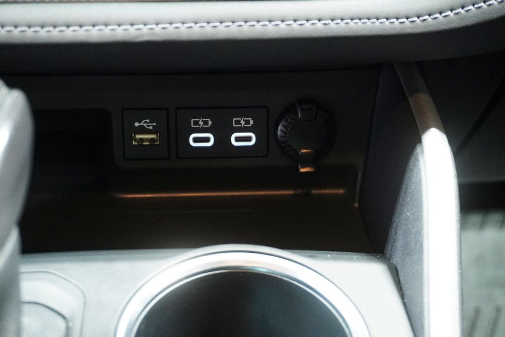 2023 Toyota Highlander XSE Power moonroof & Navigation