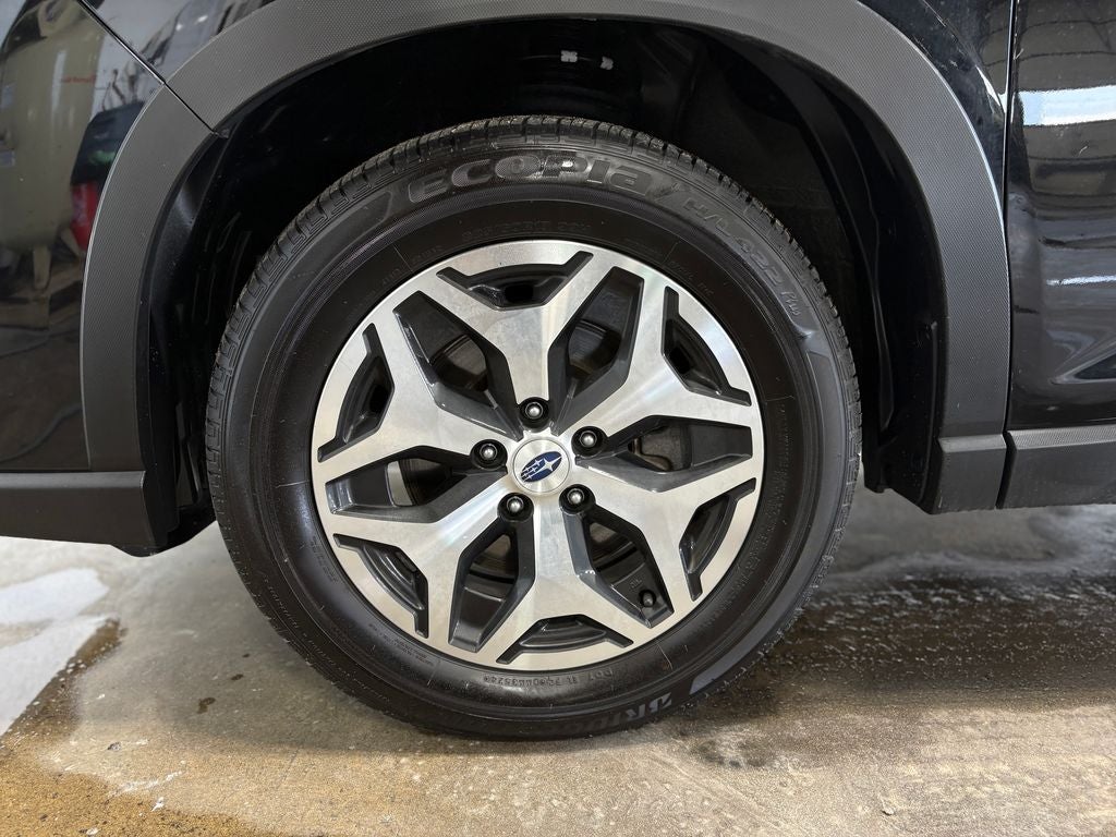 2024 Subaru Forester Premium Power moonroof: Panoramic