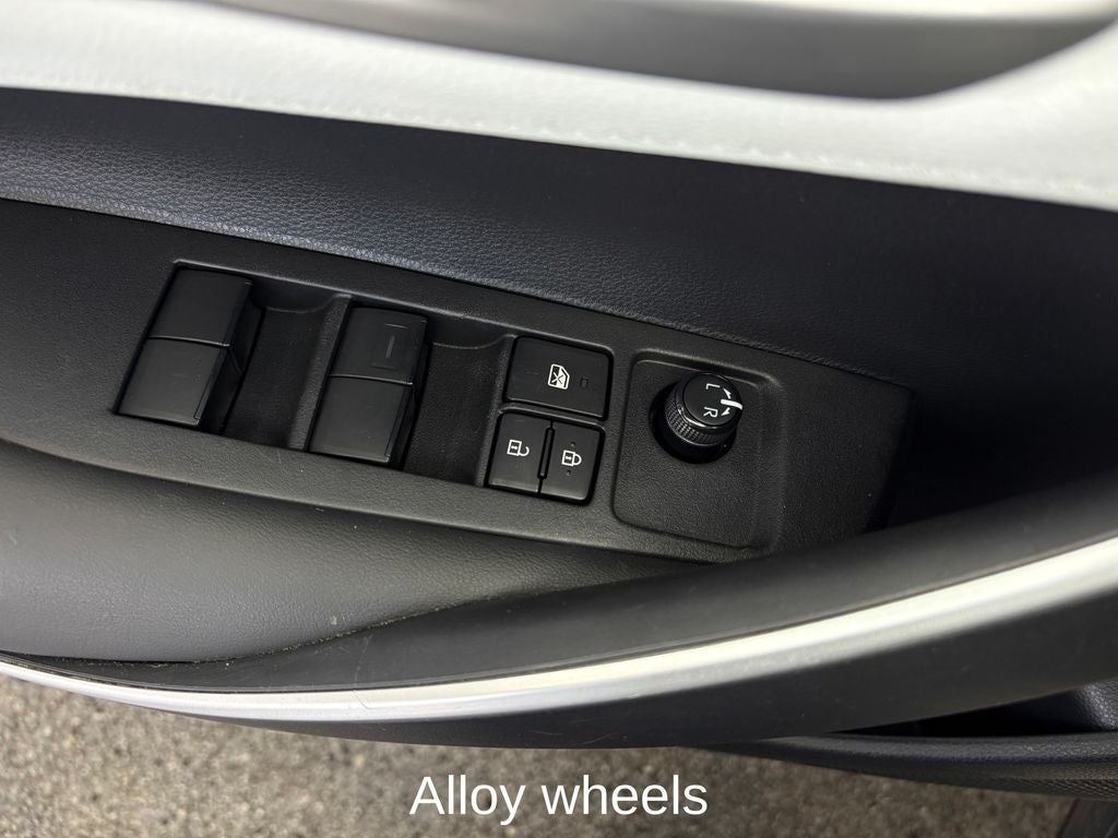 2020 Toyota Corolla SE Radio: Audio AM/FM w/Navigation