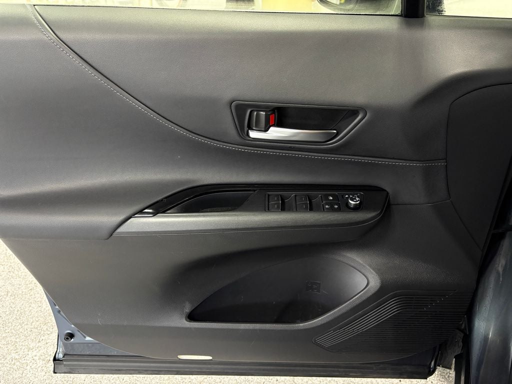 2022 Toyota Venza LE Power Liftgate