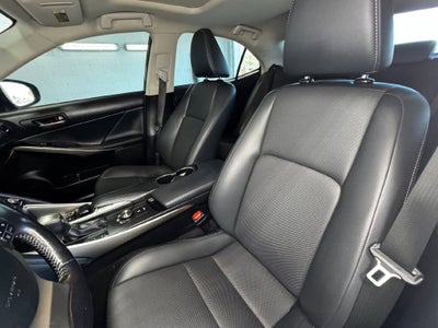 2017 Lexus IS 300 Power moonroof