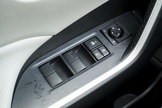 2020 Toyota RAV4 Hybrid XLE Moonroof & Backup Camera