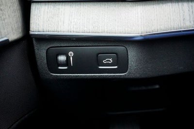 2022 Volvo XC90 T6 Inscription Navigation System & Power Moonroof