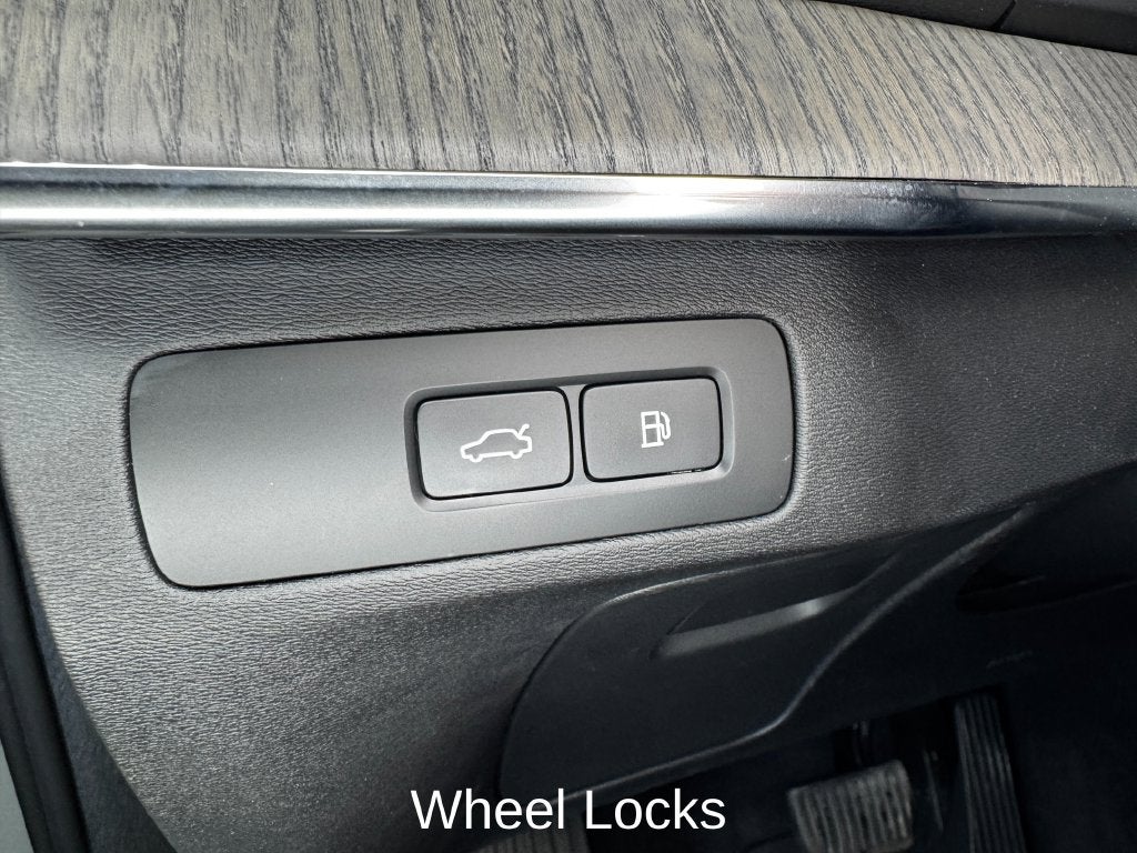 2024 Volvo XC90 Recharge Plug-In Hybrid Ultimate Lounge Package