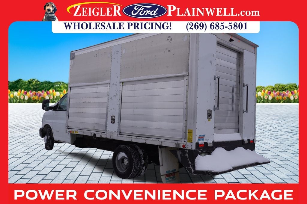 2016 Chevrolet Express 4500 Base Cutaway