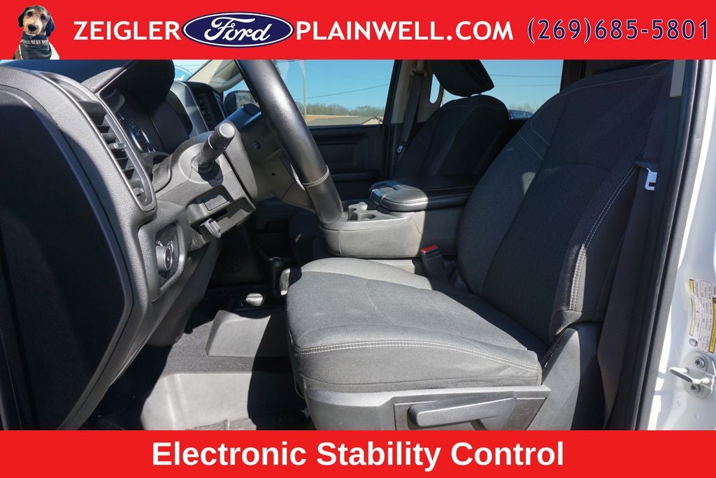 2019 RAM 3500 Tradesman Crew Cab 4x4 V8 6.4 Liter Hemi Fiberglass Topper T