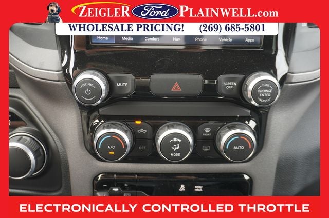 2023 RAM 3500 Tradesman 4x4 CREW CAB LONG BOX 6.4L V8 Navigation HD Vinyl