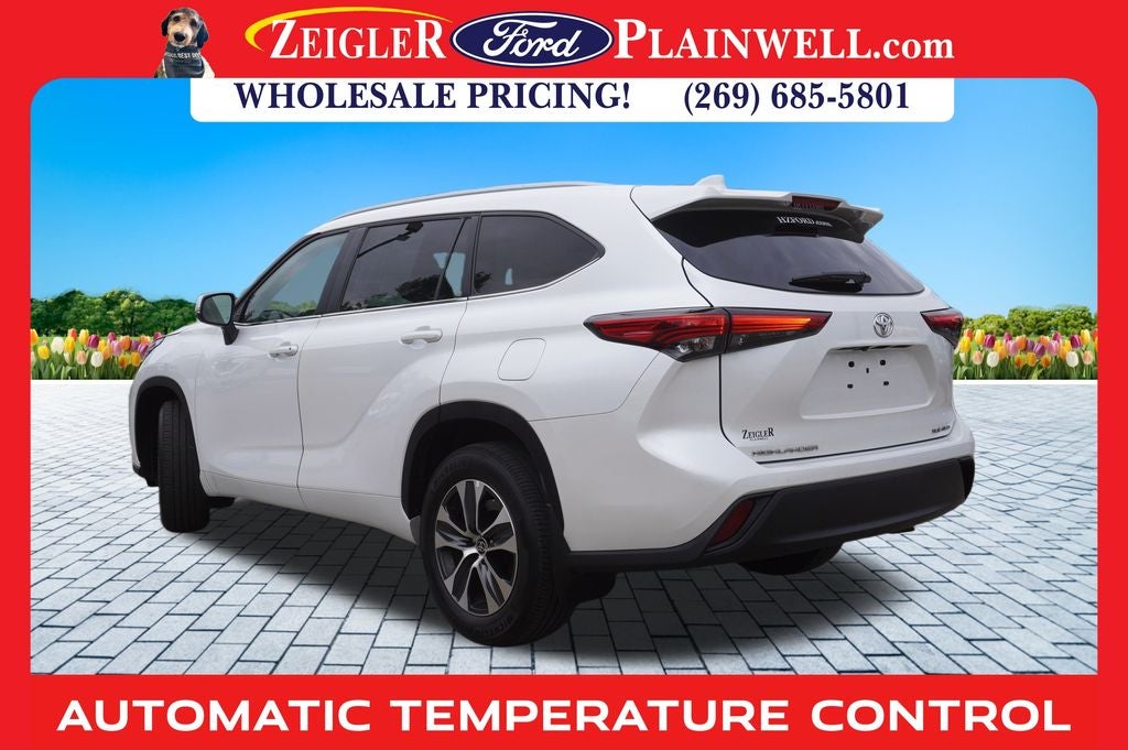 2023 Toyota Highlander XLE AWD POWER MOONROOF LEATHER REAR CAMERA