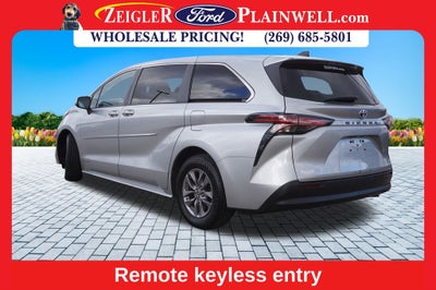 2021 Toyota Sienna LE 8 Passenger