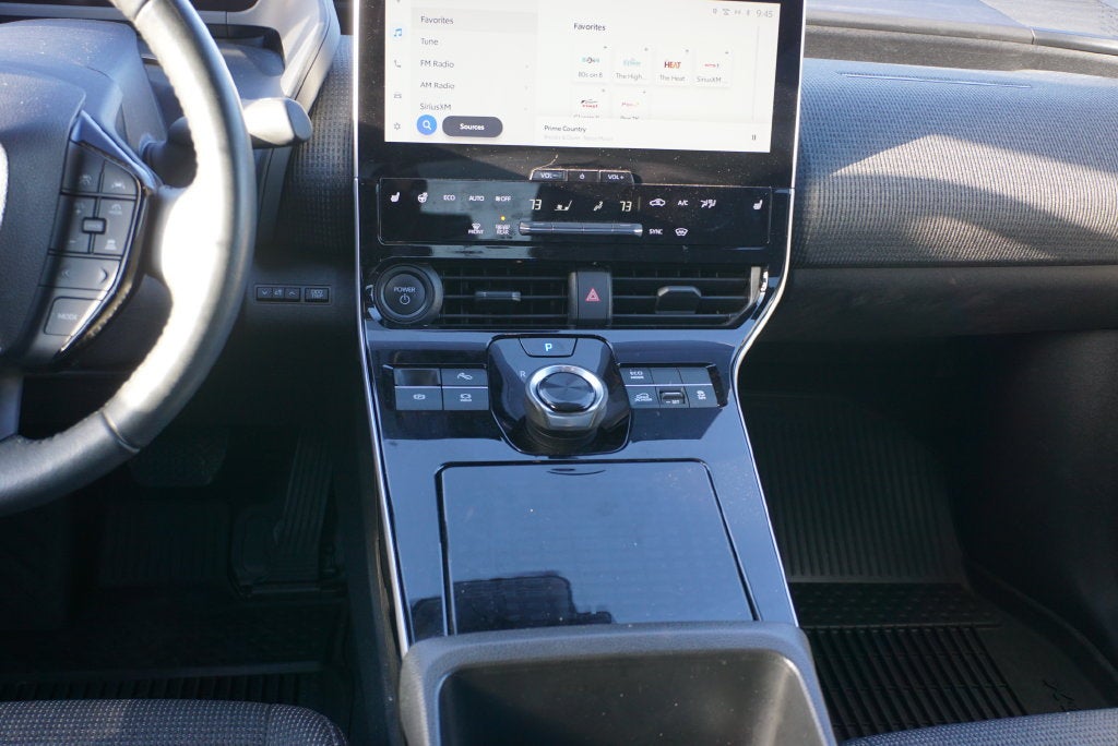 2023 Toyota bZ4X XLE NAVIGATION HEATED STEERING AND SEATS REAR CAMERA
