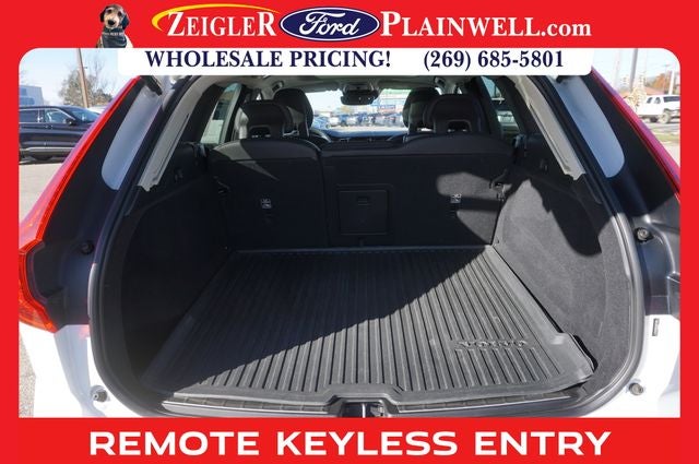 2018 Volvo XC60 T6 Momentum AWD Pano Roof NAV H Leather Vision & Advanced HUD