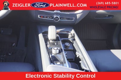 2023 Volvo XC60 Recharge Plug-In Hybrid T8 Plus Dark Theme